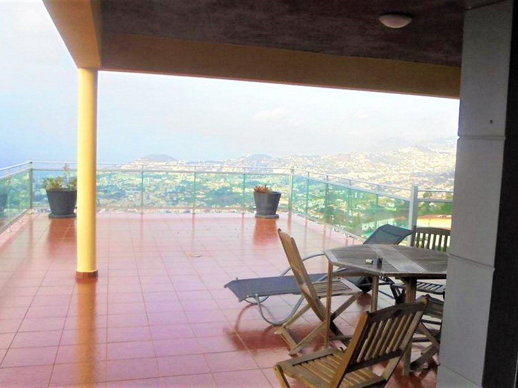 Large 5 Bed House Funchal