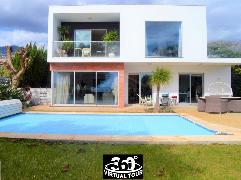 Luxury House for sale in Funchal with heated swimming pool